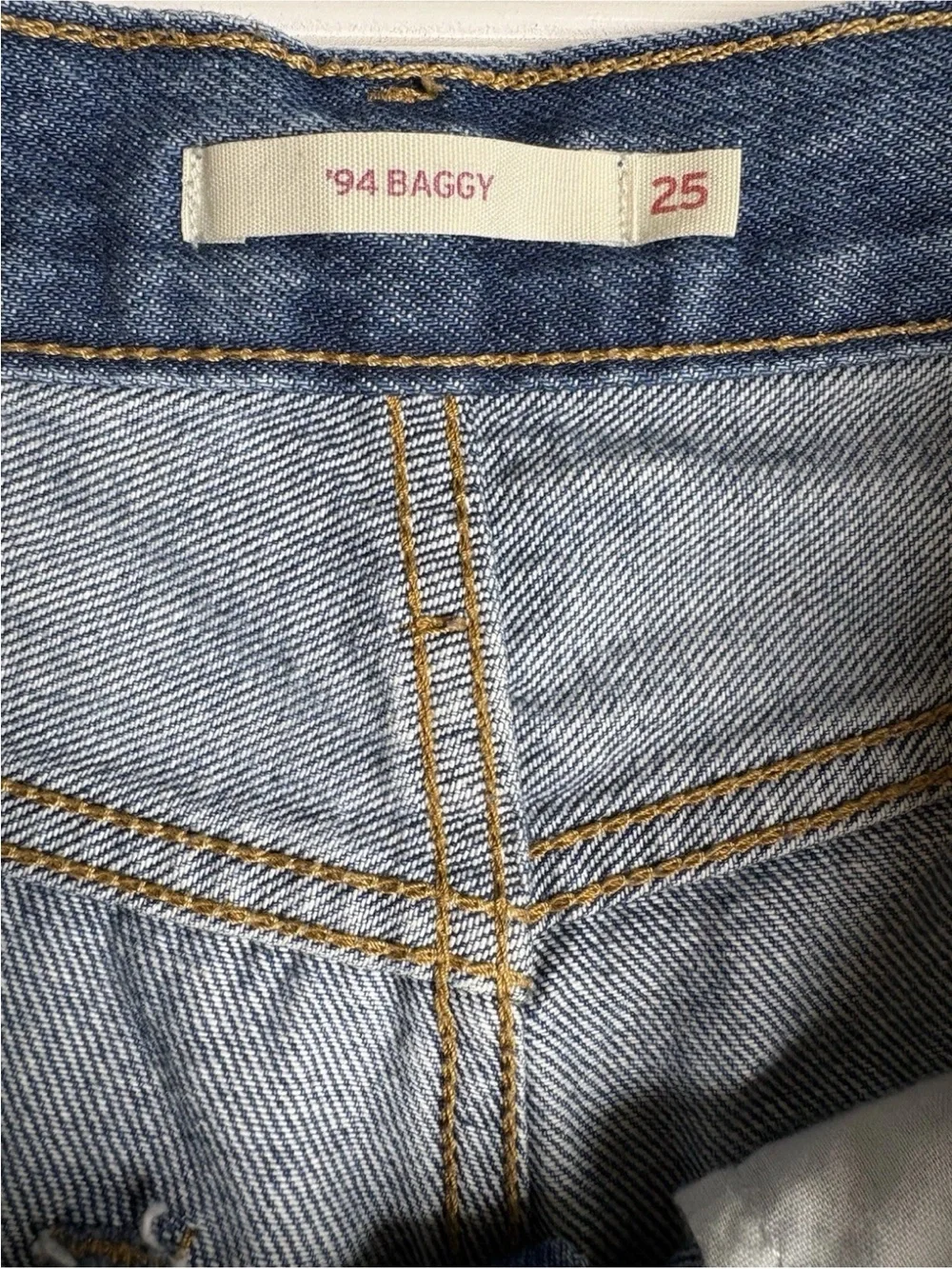 Levis '94 Baggy Jeans size 25 Medium Wash Relaxed Fit Straight Leg Mid Rise